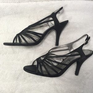 Jacqueline Ferrar black open toe shoes size 9M